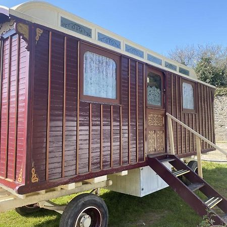 Vintage Showman'S Wagon For Two Close To Beach 플리머스 외부 사진