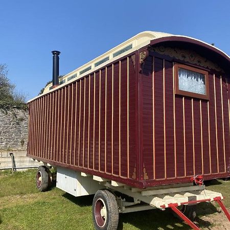 Vintage Showman'S Wagon For Two Close To Beach 플리머스 외부 사진