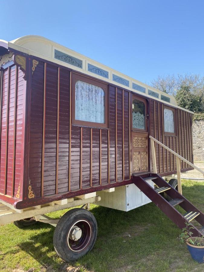 Vintage Showman'S Wagon For Two Close To Beach 플리머스 외부 사진