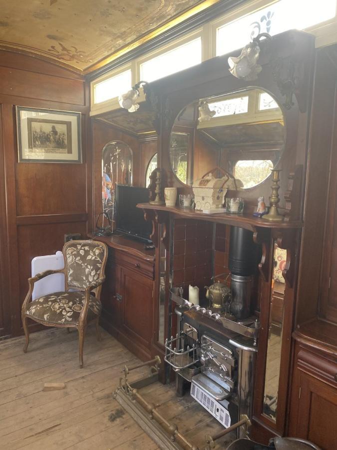 Vintage Showman'S Wagon For Two Close To Beach 플리머스 외부 사진